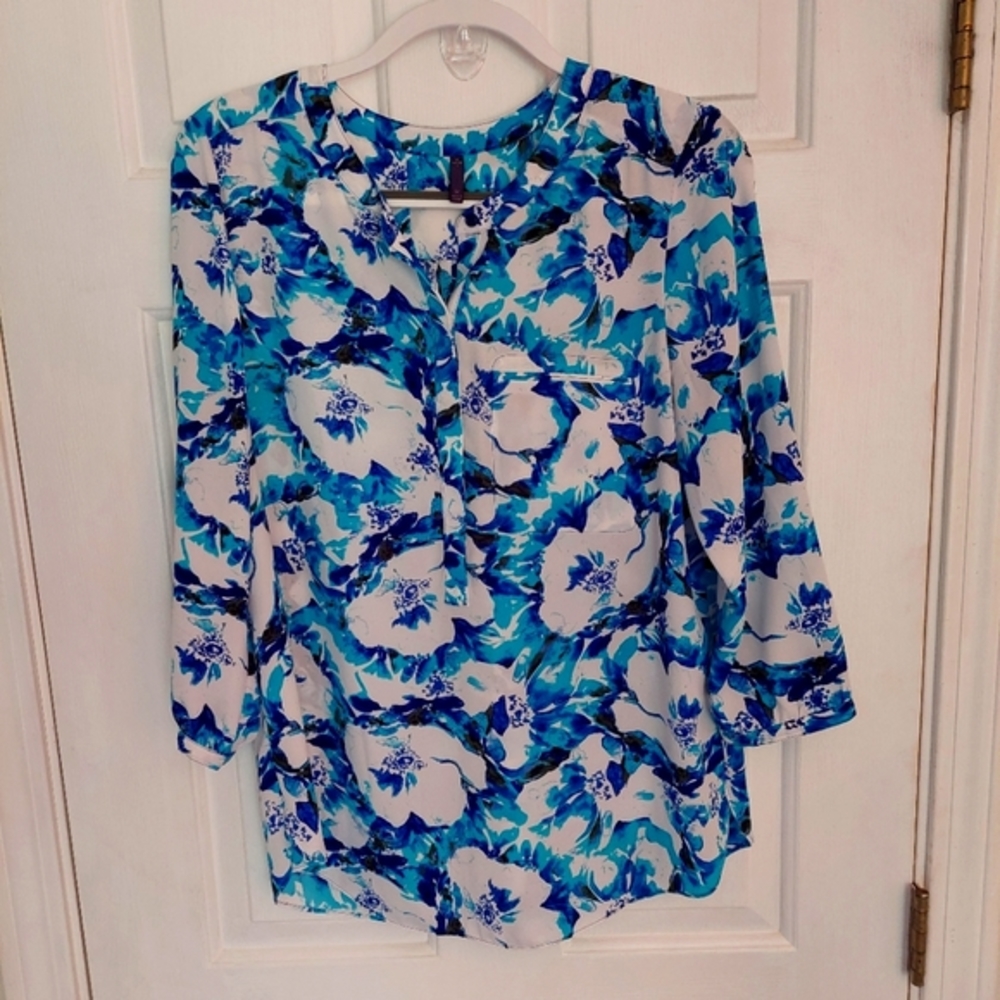 NYDJ  blues and white flowy blouse size M